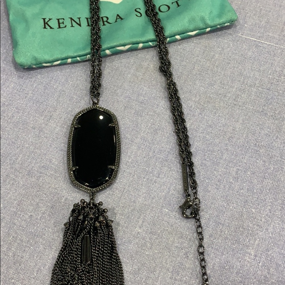 Kendra Scott necklace